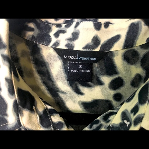 3 for $75!!! MODA International buttoned-up blouse, size Small - Picture 3 of 4